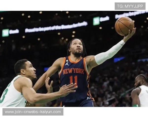 布伦森借掩护抬手就有中距离再添两分