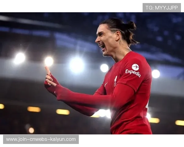 利物浦边路快速渗透，萨拉赫禁区内推射