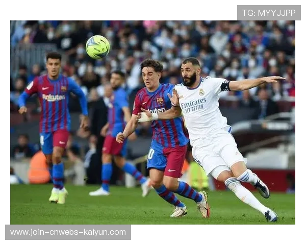 皇马中路穿插与边路结合,战术执行力上升 皇马中路穿插与边路结合,战术执行力上升